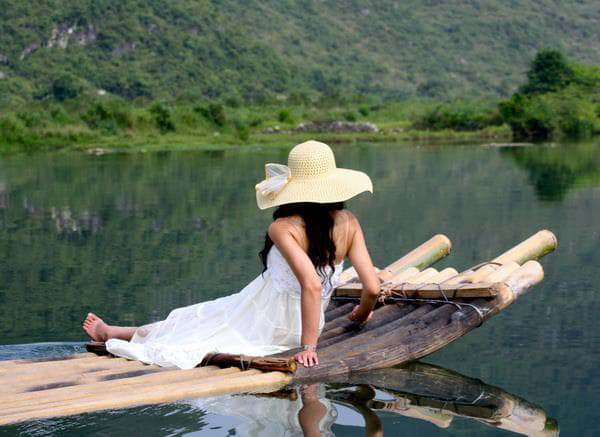 Bamboo rafting yulong river to Yangshuo Village Inn